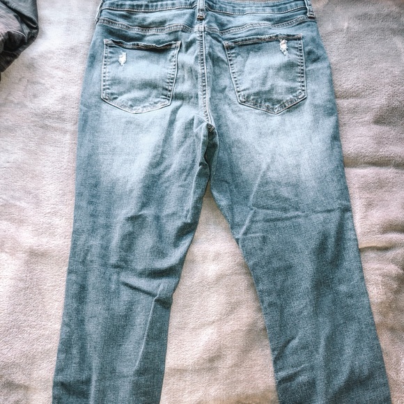 Ripped Jeans - Picture 2 of 3